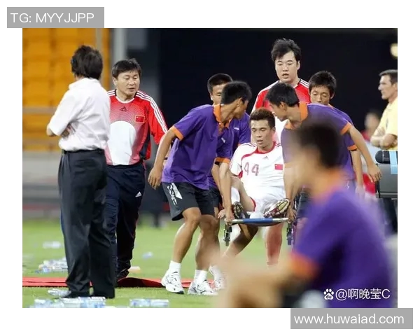 足球明星因失误被教练罚球惩罚视频曝光引发热议与讨论