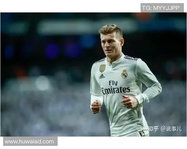 德国足球明星克罗斯的辉煌职业生涯与对足球的热爱之路